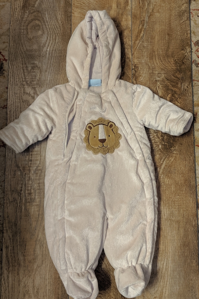 Pistachio Baby Lion Unisex Snowsuit sz 6-9 months